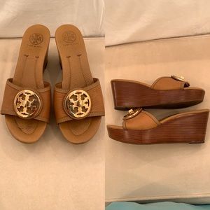 Tory Burch royal tan Selma wedge w/ gold logo